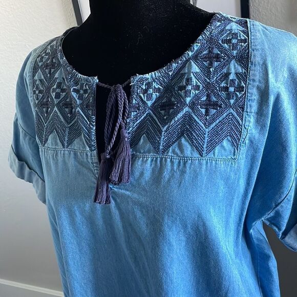 Old Navy Embroidered Short Sleeve Shift Dress - Picture 6 of 13